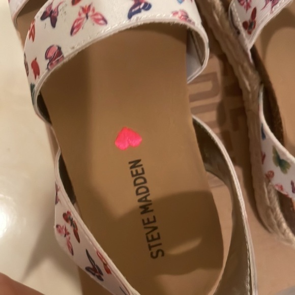 NWT GIRLS SIZE 13 STEVE MADDEN JKIMMIE BUTTERFLY SANDALS - Picture 5 of 11